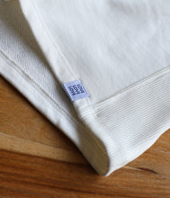 Laden Sie das Bild in den Galerie-Viewer, The Shirt Project Bio Baumwoll Sweat Short
