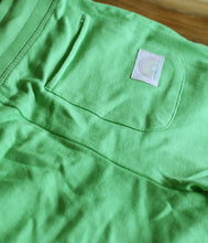Laden Sie das Bild in den Galerie-Viewer, The Shirt Project Bio Baumwoll Sweat Short

