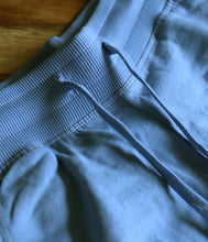 Laden Sie das Bild in den Galerie-Viewer, The Shirt Project Bio Baumwoll Sweat Short
