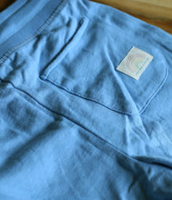 Laden Sie das Bild in den Galerie-Viewer, The Shirt Project Bio Baumwoll Sweat Short
