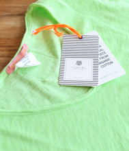 Laden Sie das Bild in den Galerie-Viewer, The Shirt Project Organic Baumwoll Shirt V-Ausschnitt Kurzarm
