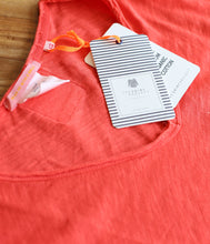 Laden Sie das Bild in den Galerie-Viewer, The Shirt Project Organic Baumwoll Shirt V-Ausschnitt Kurzarm
