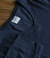 Laden Sie das Bild in den Galerie-Viewer, The Shirt Project Organic Baumwolle-Modal-Mix Shirt V-Ausschnitt Halbarm
