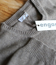 Load the image into the gallery viewer, engage Mens Cashmere Recycled Crew Neck Sweater
