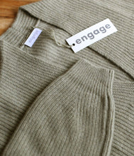 Load the image into the gallery viewer, engage recycled Kaschmir Strickjacke Strukturstrick
