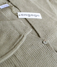 Load the image into the gallery viewer, engage recycled Kaschmir Strickjacke Strukturstrick
