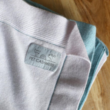 Load the image into the gallery viewer, pet cashmere Premium cosy blanket for pets made of wool and cashmere
