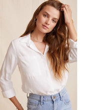 Laden Sie das Bild in den Galerie-Viewer, Bella Dahl Bluse Two Pocket Classic
