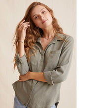 Load the image into the gallery viewer, Bella Dahl Bluse Two Pocket Classic

