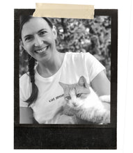 Load the image into the gallery viewer, Gossengold Cat Mom T-Shirt
