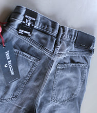 Load the image into the gallery viewer, True Religion Jeans Relax Straight

