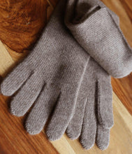 Load the image into the gallery viewer, engage cashmere gloves with long cuffs
