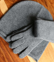 Load the image into the gallery viewer, engage cashmere gloves with long cuffs
