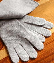 Load the image into the gallery viewer, engage cashmere gloves with long cuffs
