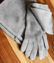 Load the image into the gallery viewer, engage cashmere gloves with long cuffs
