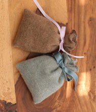 Load the image into the gallery viewer, engage cashmere sachet with Swiss stone pine shavings
