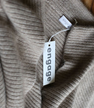 Load the image into the gallery viewer, Eng Cashmere Open Poncho Jacket
